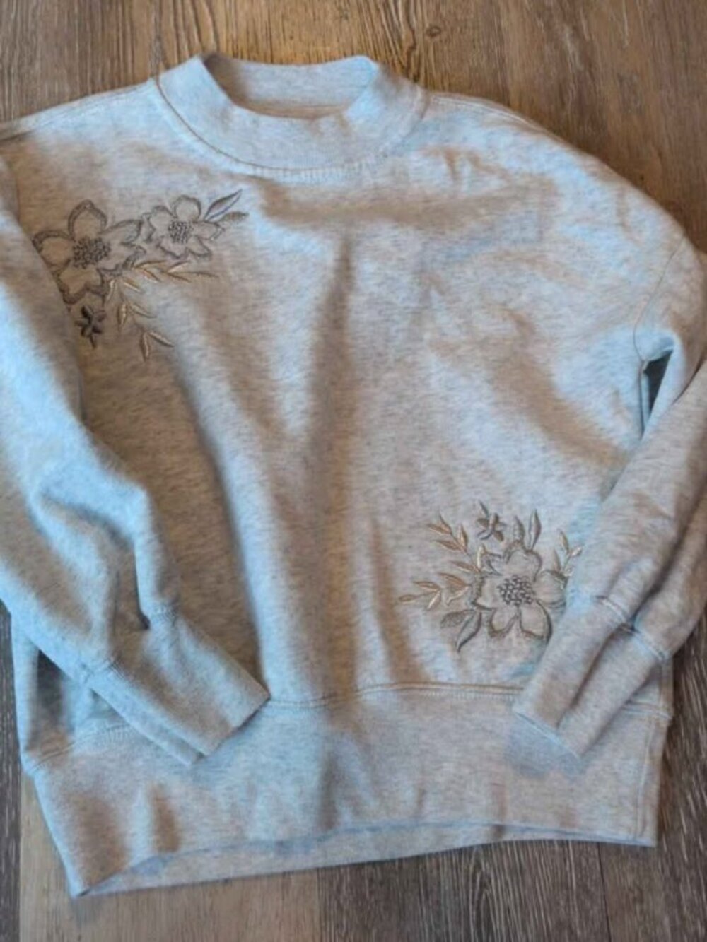 Abercrombie Kids Embroidered Sweatshirt 7/8 girls